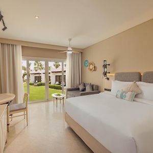 Deluxe Queen or Twin Bed Garden View